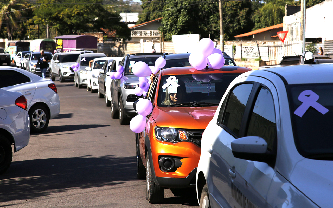 Carreata pelas ruas do Centro marca início da campanha Agosto Lilás em Corumbá 