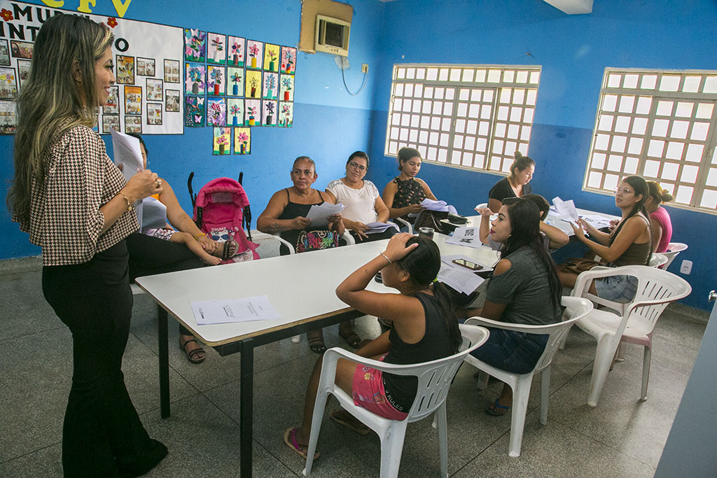 Prefeitura inicia Qualifica Corumbá com curso de  Designer de sobrancelhas no CRAS I