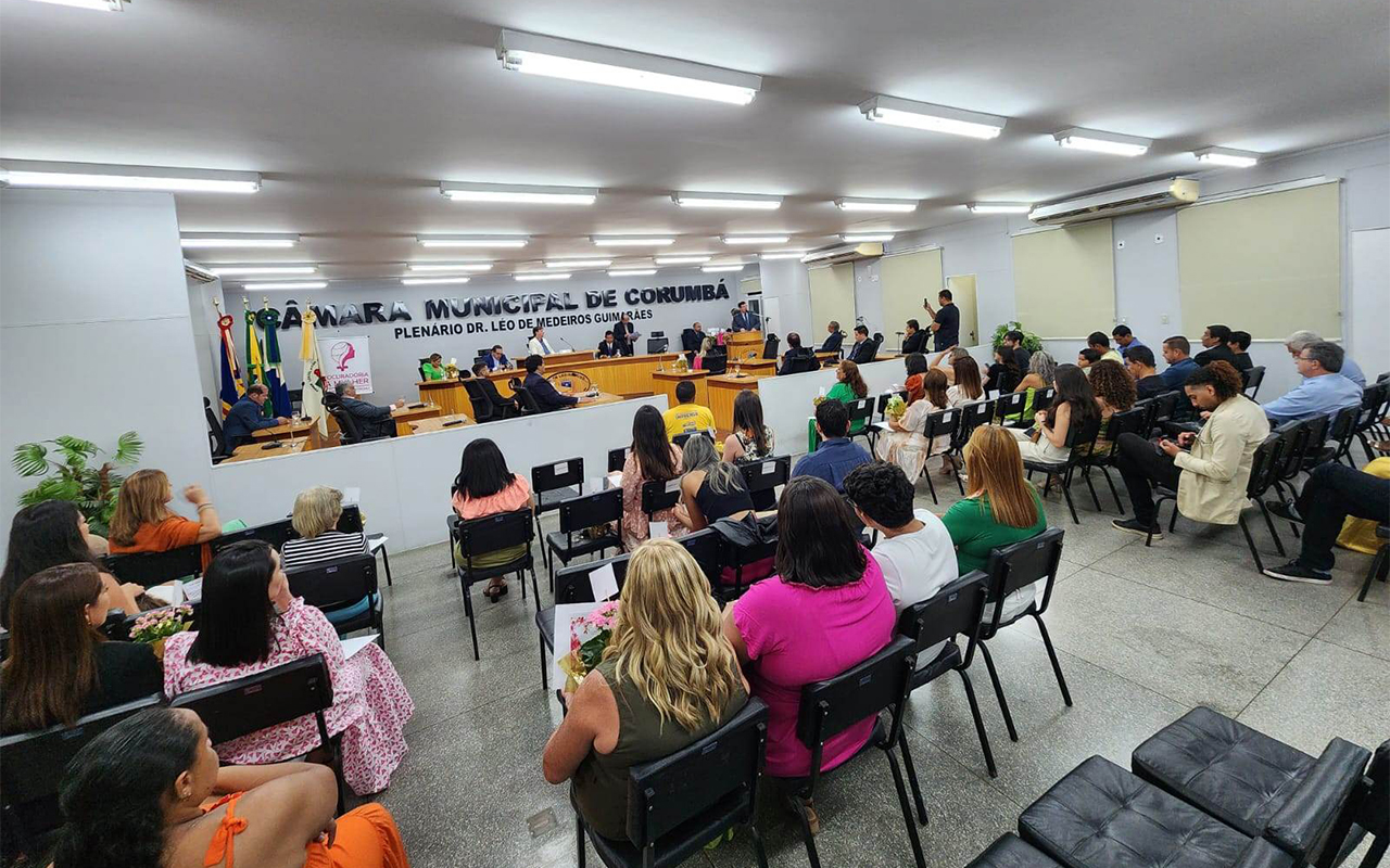 Em sessão solene, prefeito parabeniza mulheres e destaca força feminina