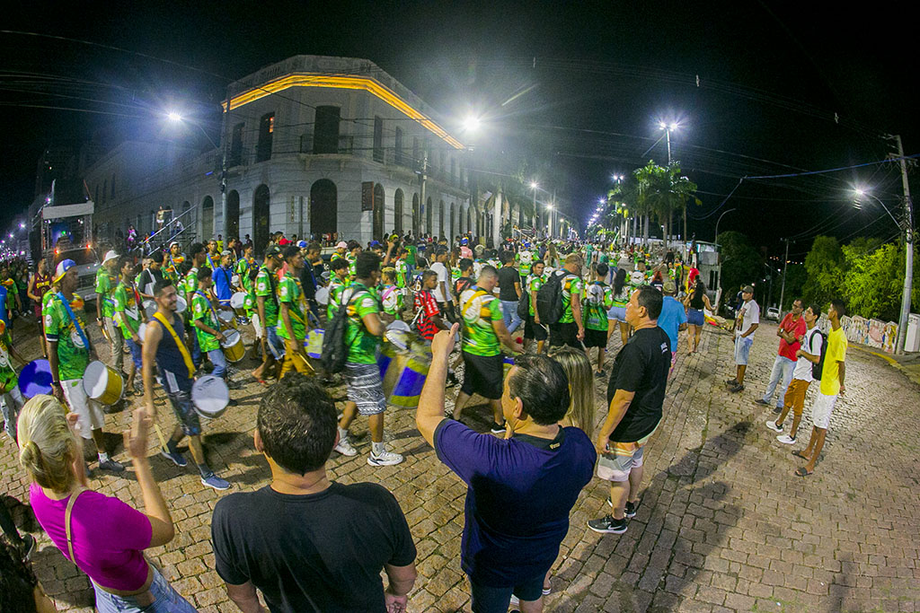 Em 1ª noite de Ensaio Técnico, escolas de samba fazem últimos acertos para desfiles