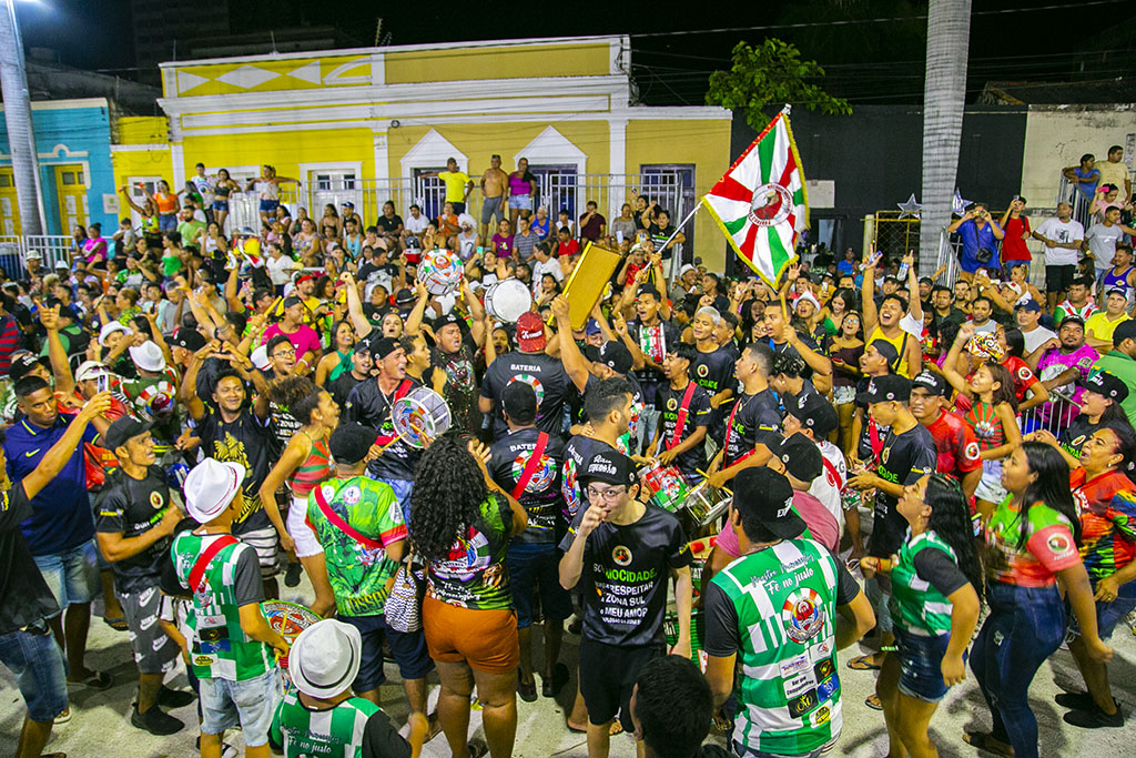 Nova Corumbá, Nação Zumbi e Cravo Vermelho são os campeões do Carnaval de Corumbá 2023