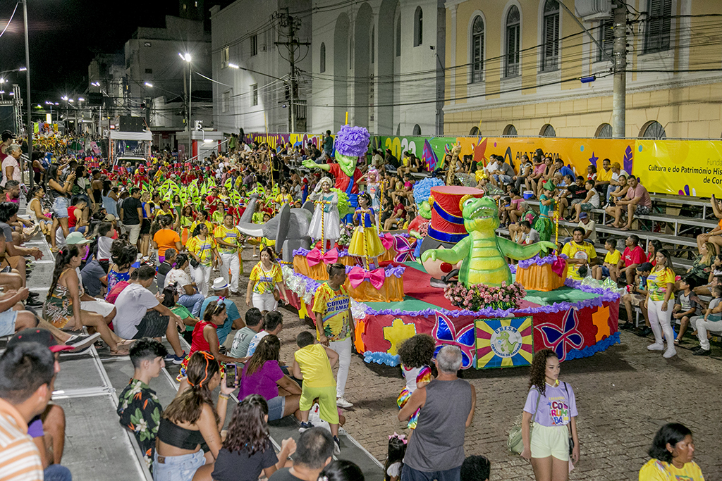 Em primeiro desfile na Avenida, Corumbá do Amanhã mostra futuro do carnaval corumbaense