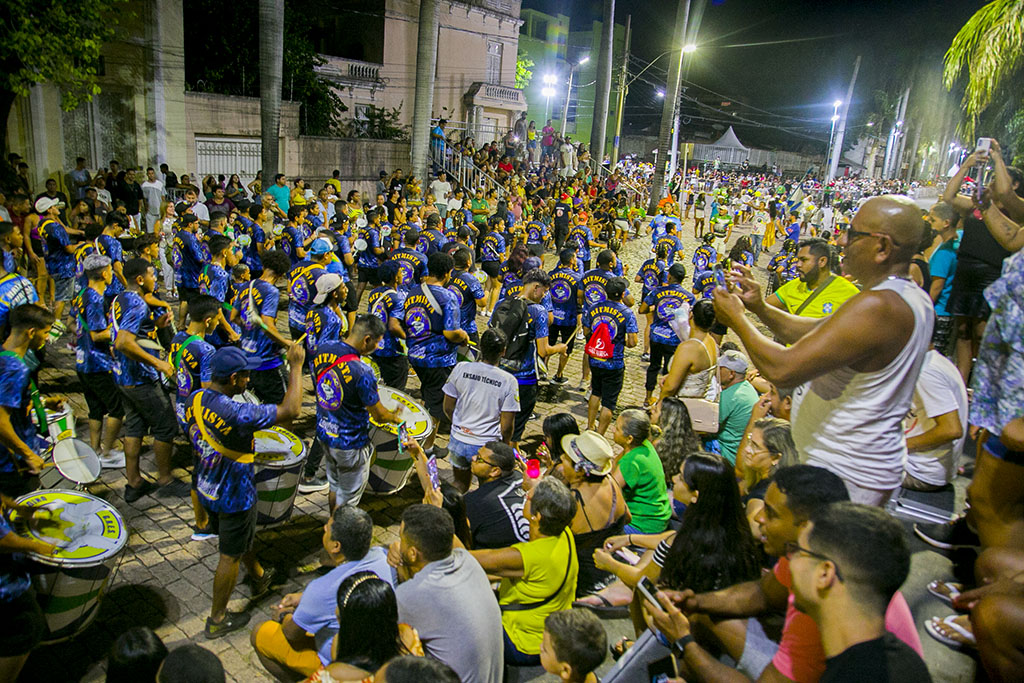 Carnaval 2023: última noite dos desfiles das escolas de samba acontece hoje, dia 20