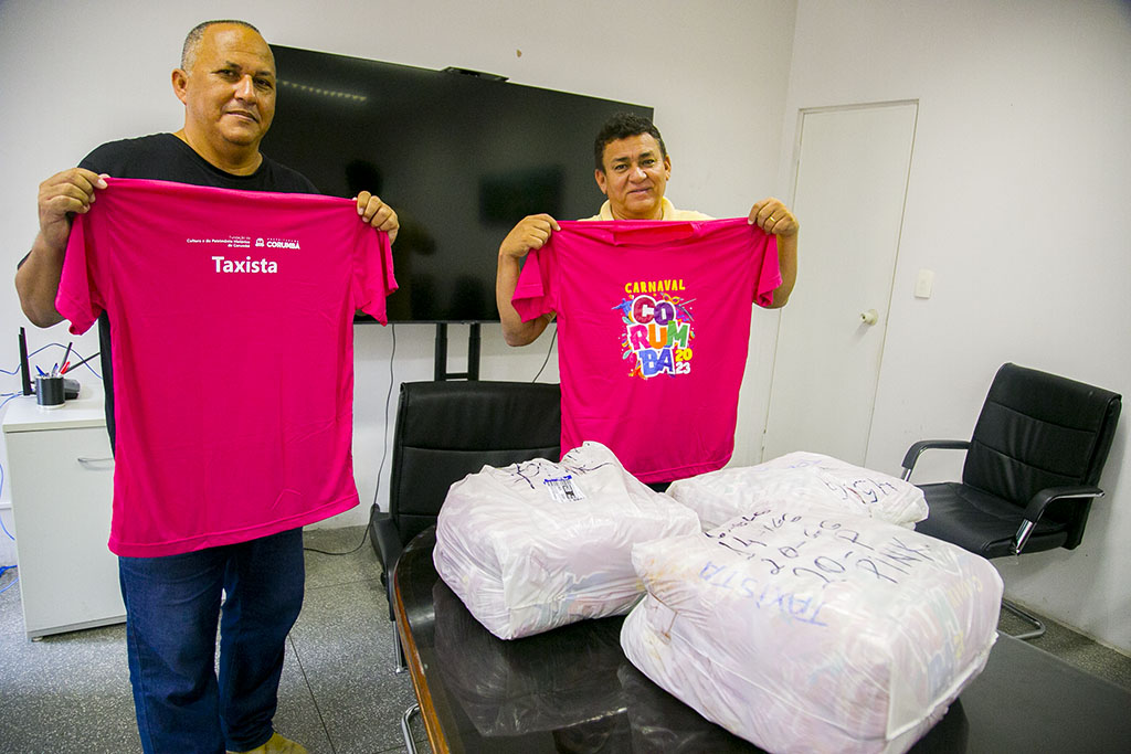 Carnaval 2023: taxistas de Corumbá recebem camisetas para trabalho uniformizado 