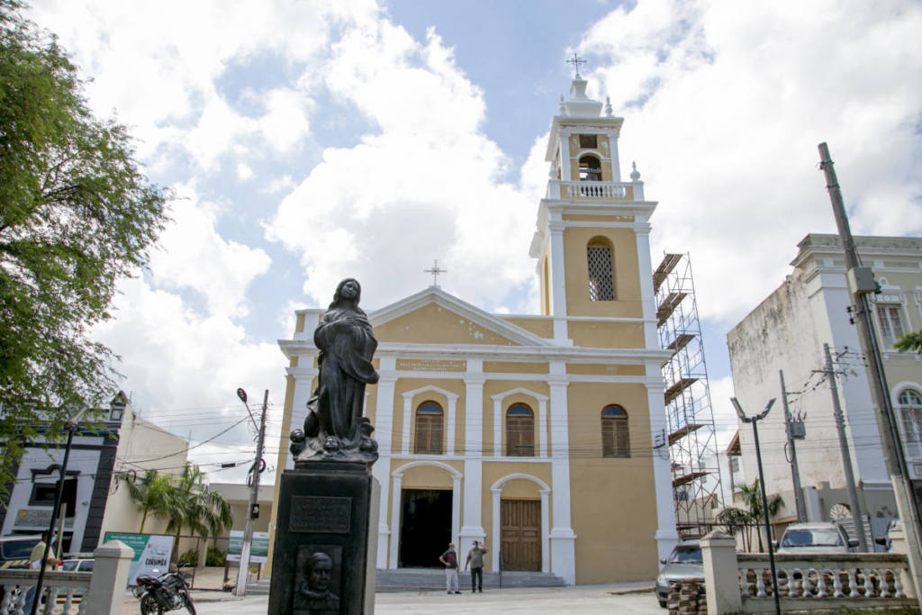 Catedral de Nossa Senhora da Candelária celebra padroeira de Corumbá com missas e procissão