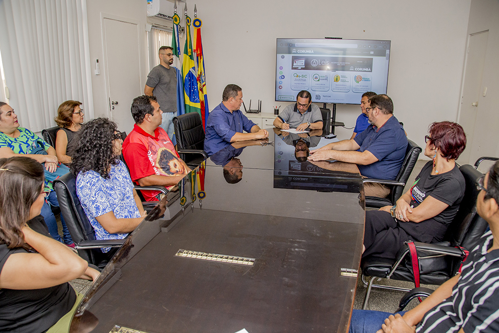 Prefeito empossa novos integrantes do Conselho Municipal de Política Cultural de Corumbá