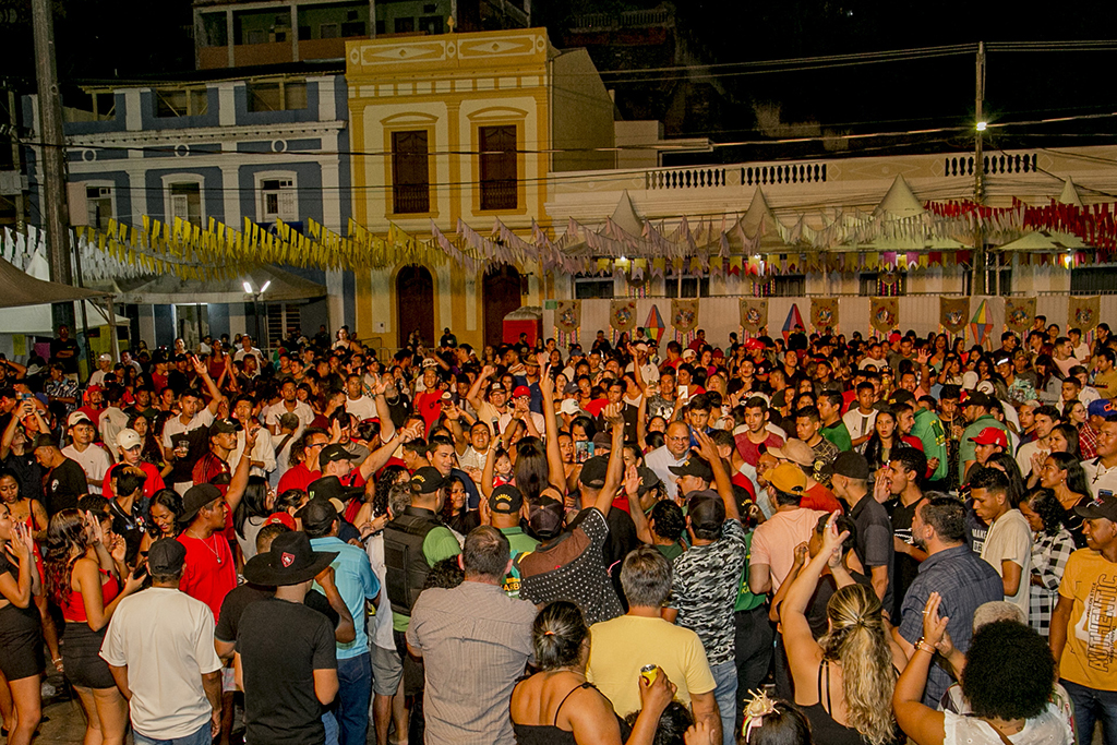 Arraial do Banho de São João reuniu mais de 80 mil pessoas no Porto Geral de Corumbá