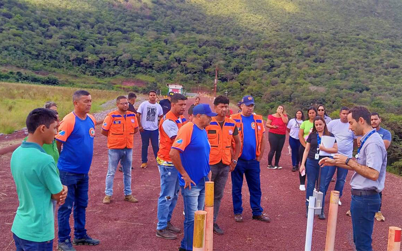 Com apoio de mineradora, Defesa Civil faz simulado na região do Maria Coelho