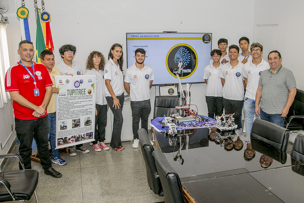 Prefeito recebe equipe de robótica do Sesi que vai representar Corumbá em competição nacional