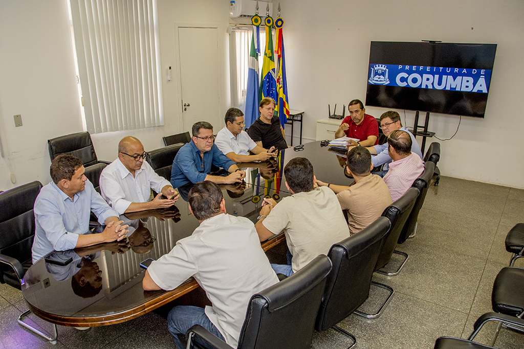 Prefeito reúne-se com vereadores e discute aplicação de emenda parlamentares de 2023