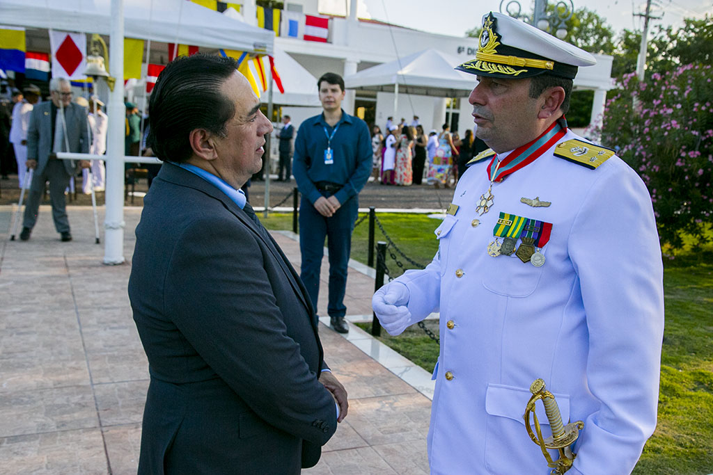 Em Troca de Comando do 6° Distrito Naval, prefeito destaca parceria com a Marinha