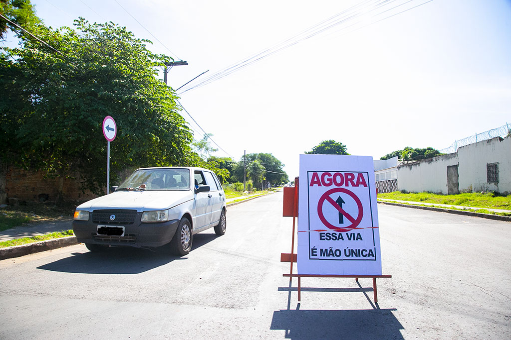 Prefeitura implanta binário nas ruas Minas Gerais e Paraná, no bairro Cristo Redentor 