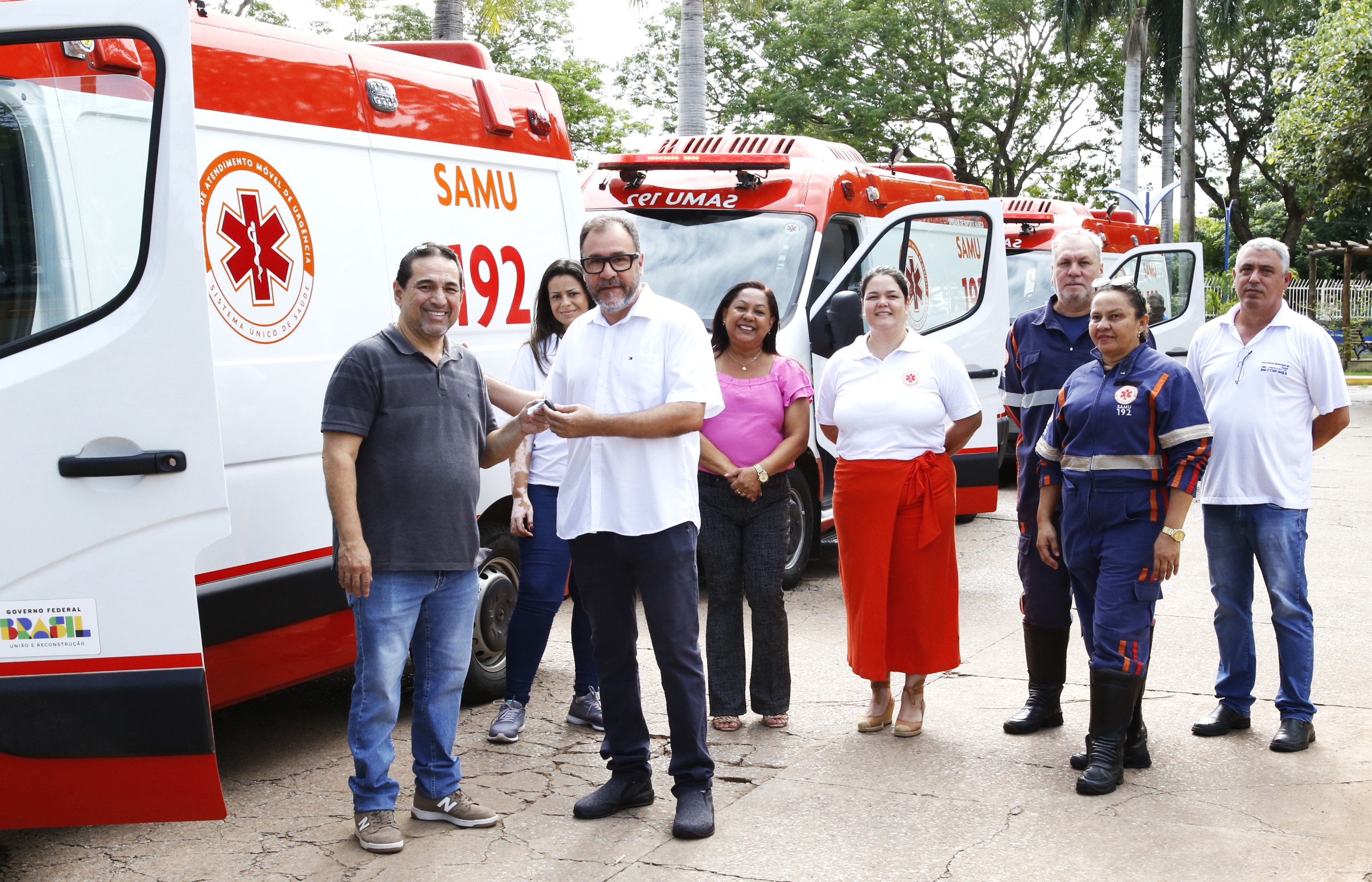 Prefeito entrega novas ambulâncias para o SAMU e qualifica rede de urgência e emergência