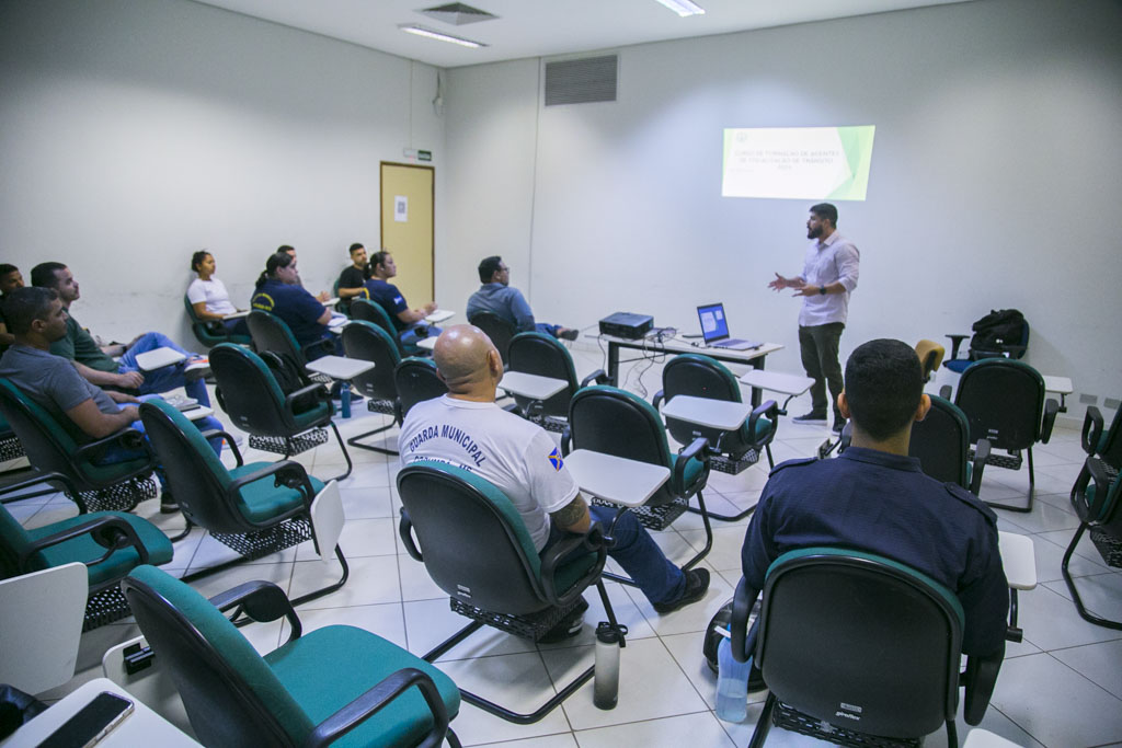 Prefeitura promove capacitação obrigatória para agentes de trânsito e guardas municipais