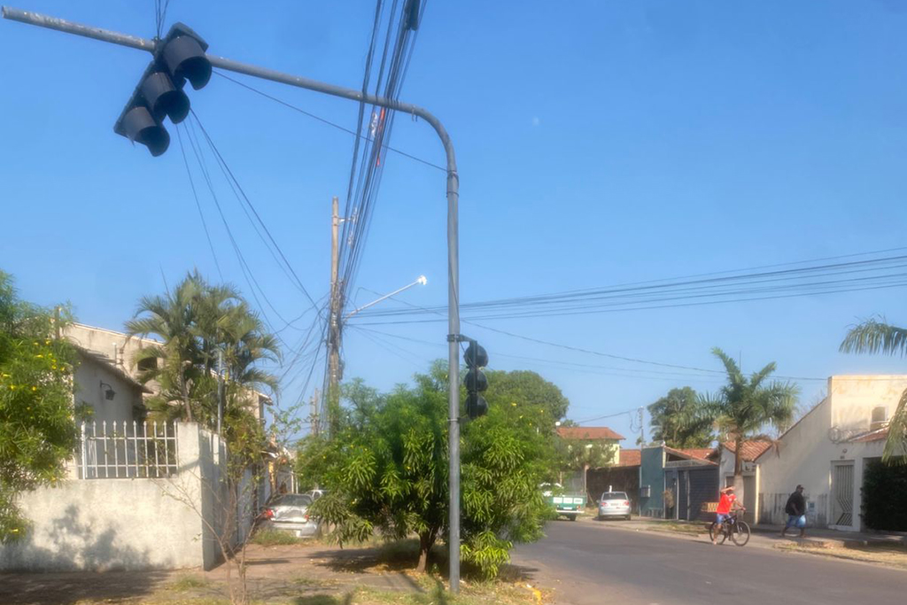 Cruzamento da Edu Rocha com Monte Castelo está sem semáforo após acidente