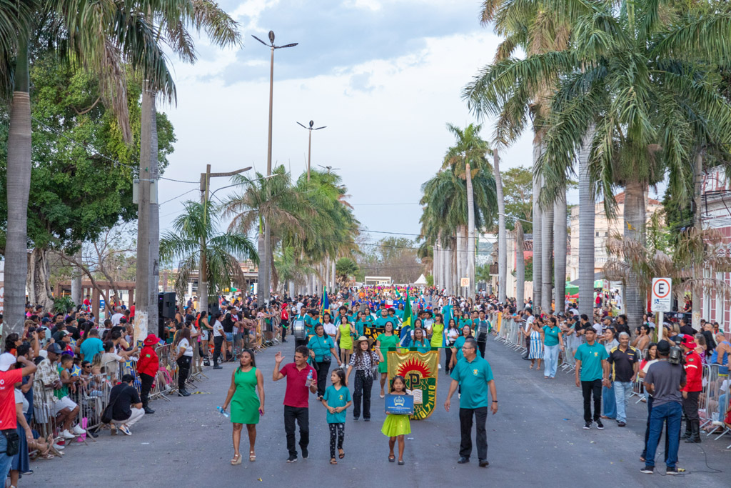 Mais de 60 instituições participam de desfile em comemoração aos 247 anos de Corumbá 