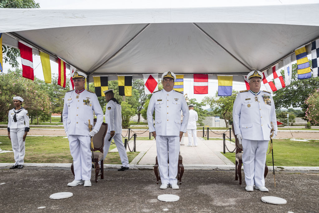 Prefeito destaca cooperação estratégica com a Marinha na troca de comando do 6° Distrito Naval