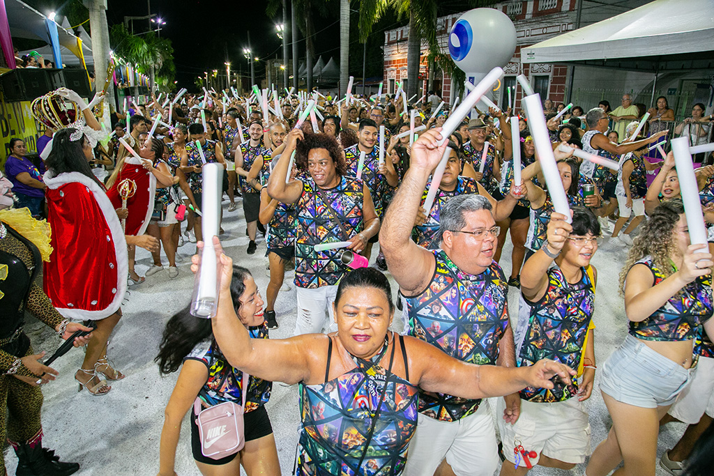 Carnaval: criatividade e tradição marcam desfile dos blocos oficiais de Corumbá 