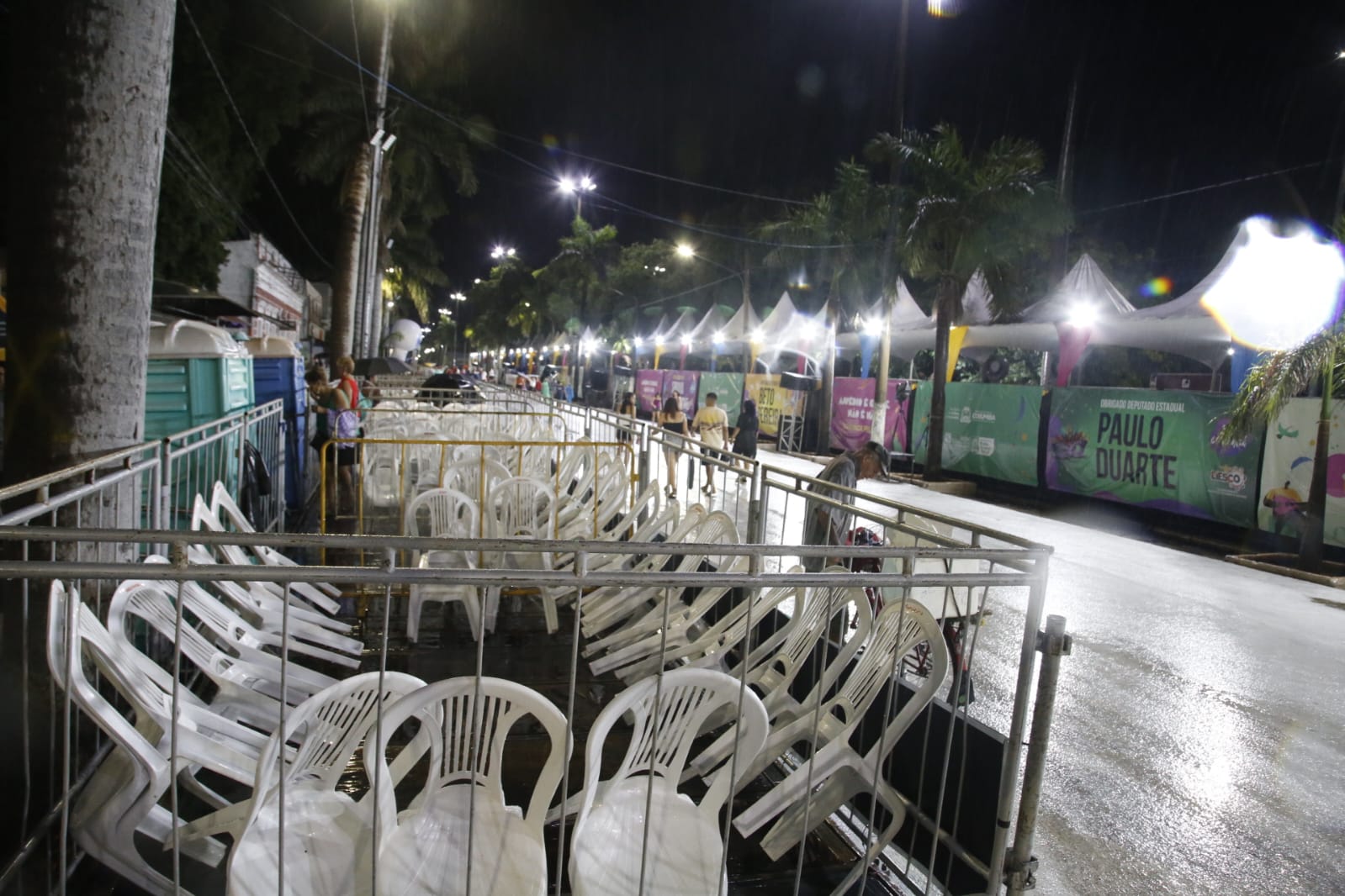 Mau tempo cancela desfile das escolas de samba deste domingo 