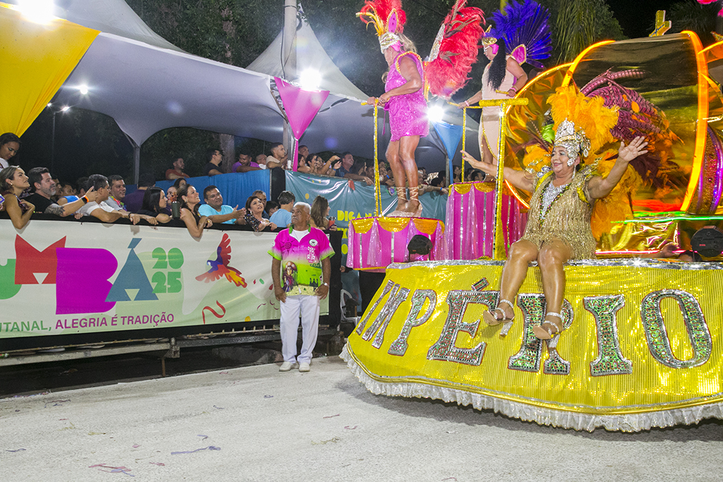 Celebrando o Eldorado do Sertão, Império do Morro leva quase 800 foliões para avenida