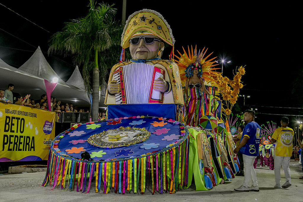 Major Gama exalta a cultura corumbaense em desfile no Carnaval 2025