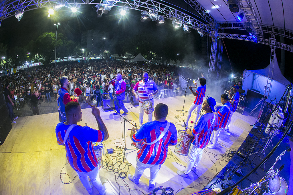 Show da bateria da União da Ilha marcou encerramento do carnaval corumbaense