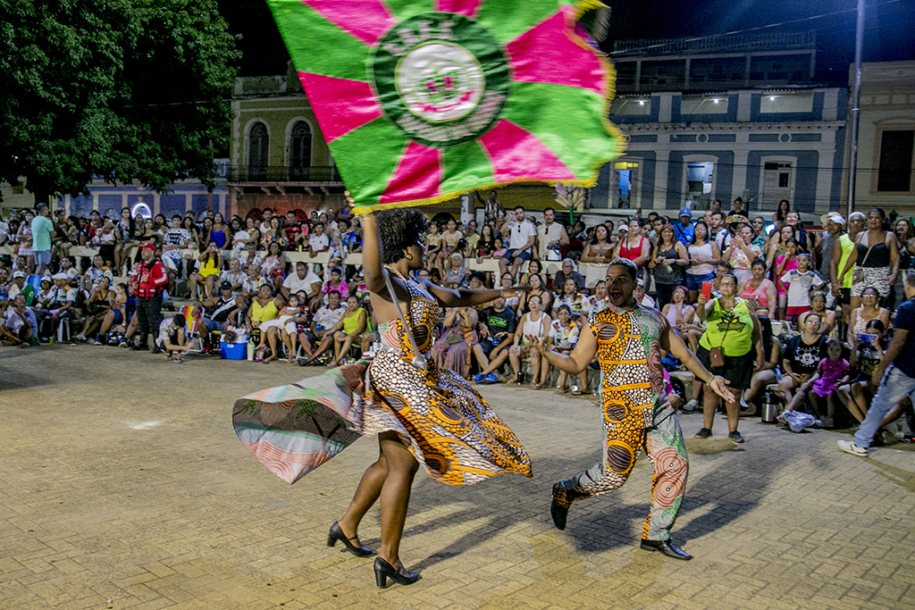 Em primeira prévia do Carnaval, Festival dos Sambas de Enredo lota Porto Geral 