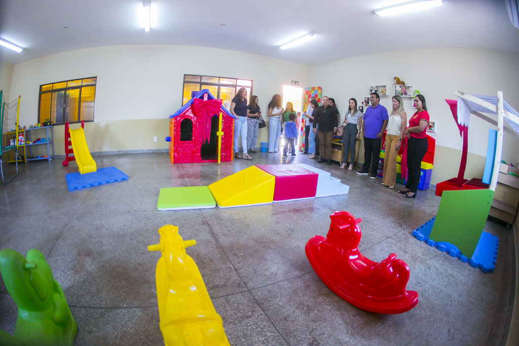 Prefeitura entrega brinquedos educativos a 17 centros de educação infantil em Corumbá