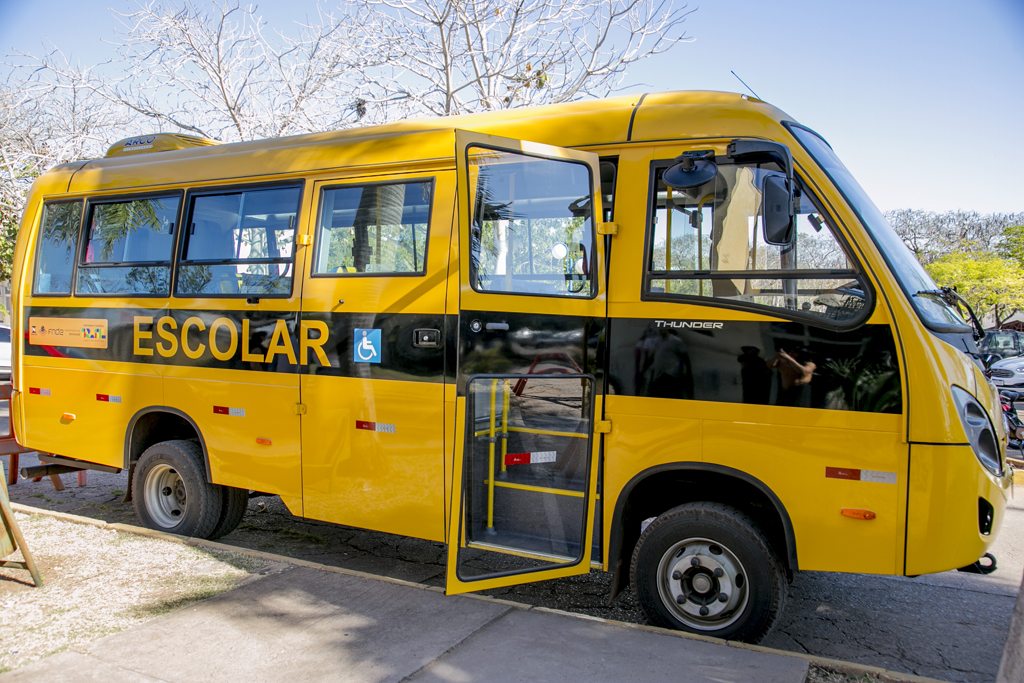 SEMED recebe novo ônibus escolar com apoio do Governo de MS