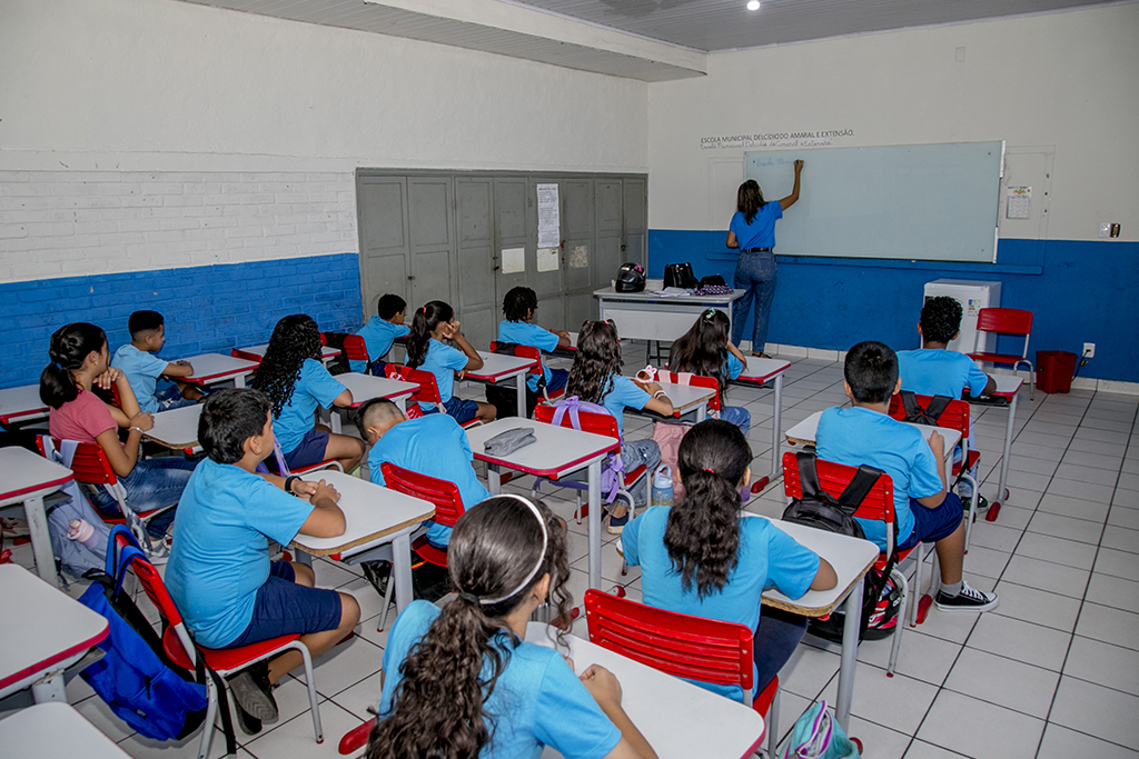 Escolas da Rede Municipal recepcionam cerca de 15 mil alunos no retorno ...