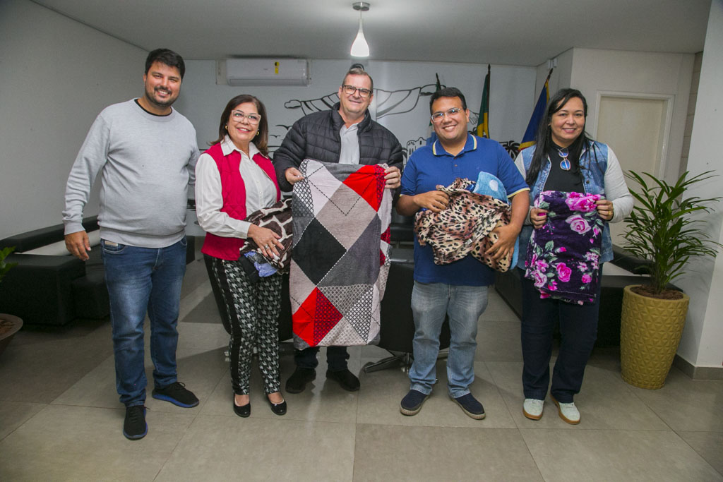 Prefeitura de Corumbá recebe doação de cobertores da Viação Andorinha