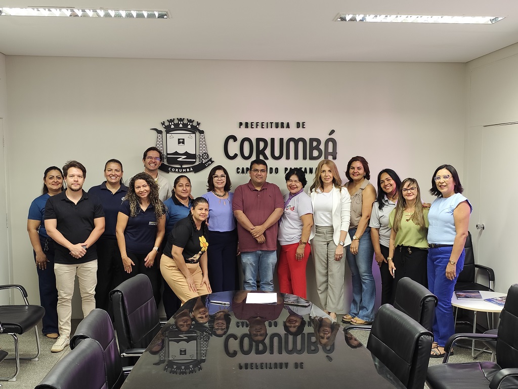 Prefeito empossa novos membros do COMPED para o biênio 2025-2027