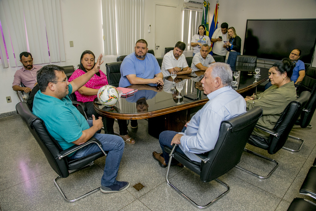 Prefeitura articula parcerias com a Federação de Futebol para fortalecer esporte local