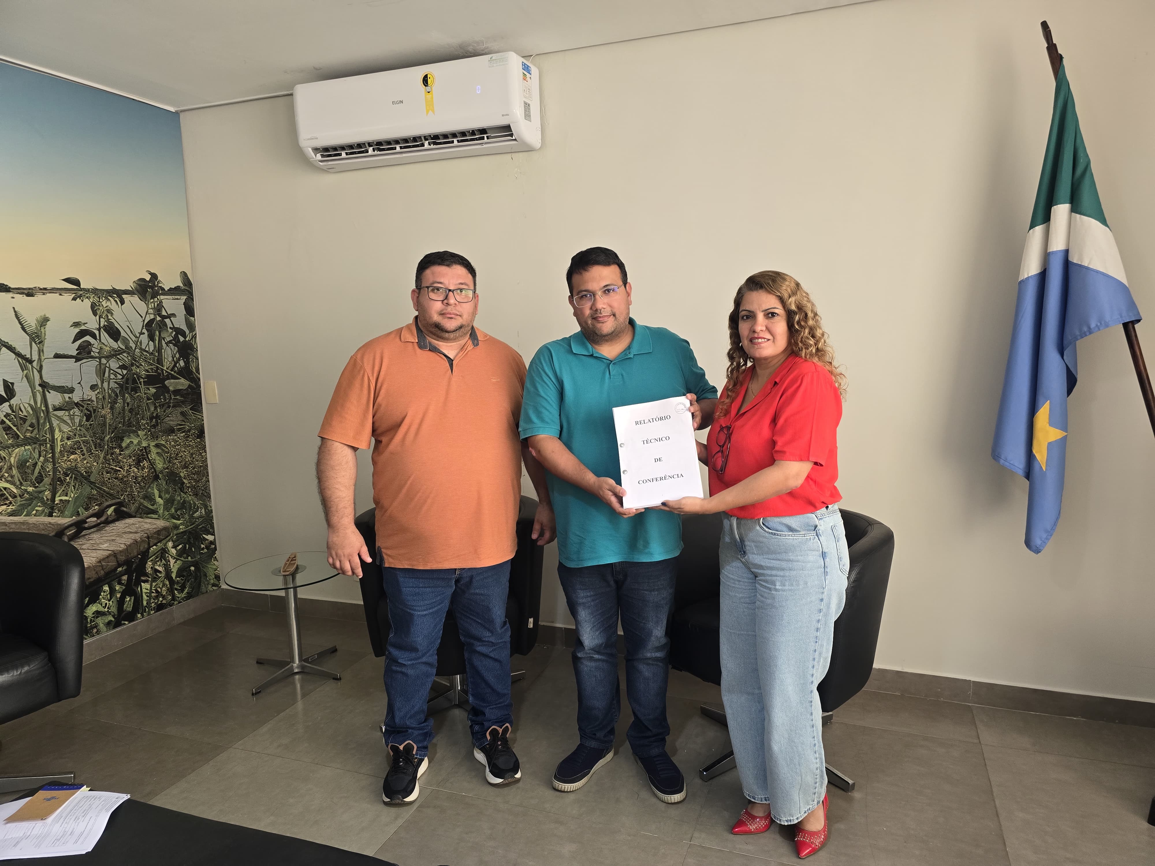 Prefeito recebe relatório técnico de Comissão de Conferência de transição de governo