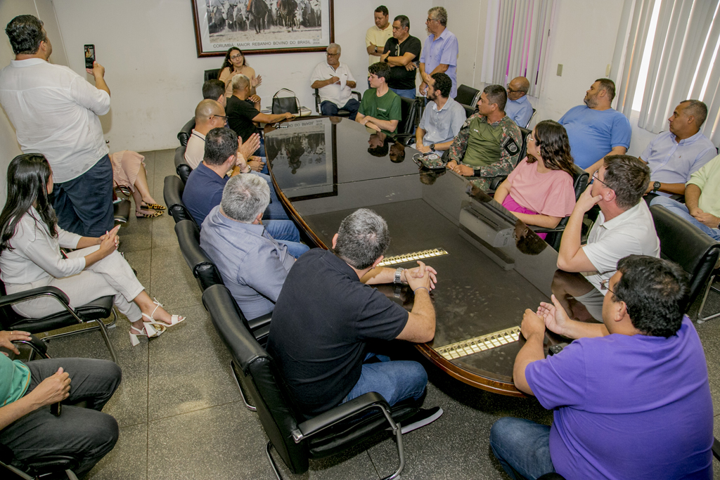 Reunião define intensificação de ações educativas para afastar onças da área urbana