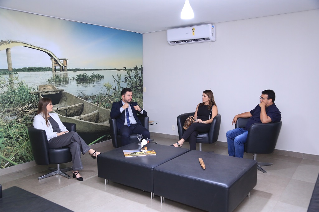 Prefeito discute automação na fronteira e fluidez aduaneira com Superintendência da Receita Federal