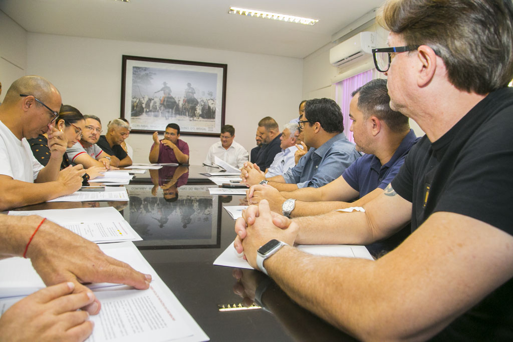 Diálogo entre poderes e Simted em defesa dos trabalhadores da educação