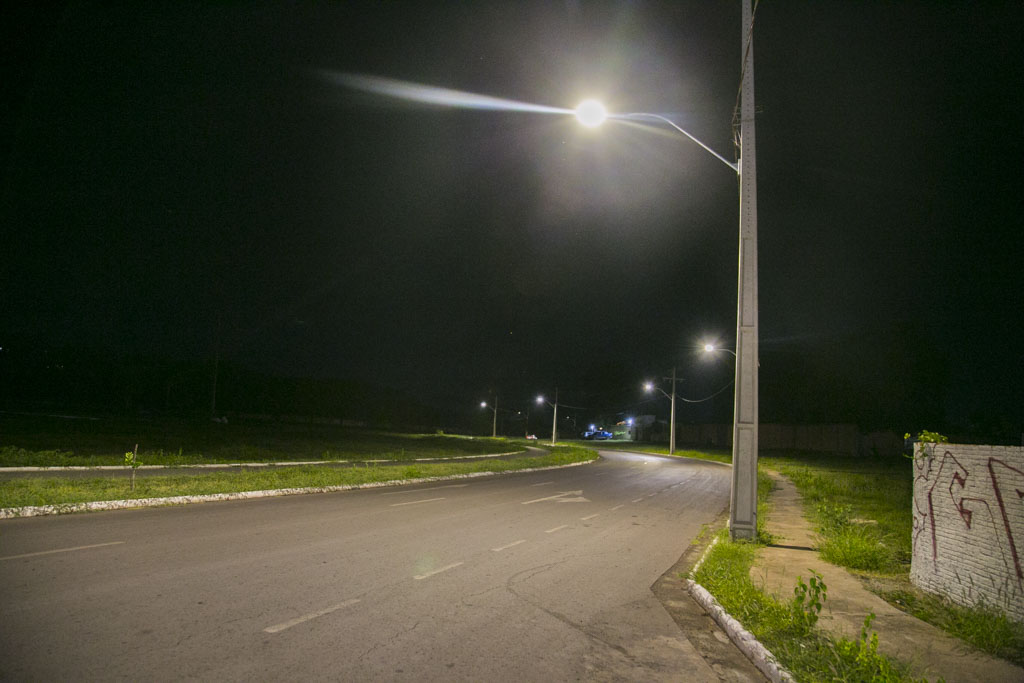 População pode solicitar reparos na iluminação pública por site ou aplicativo  