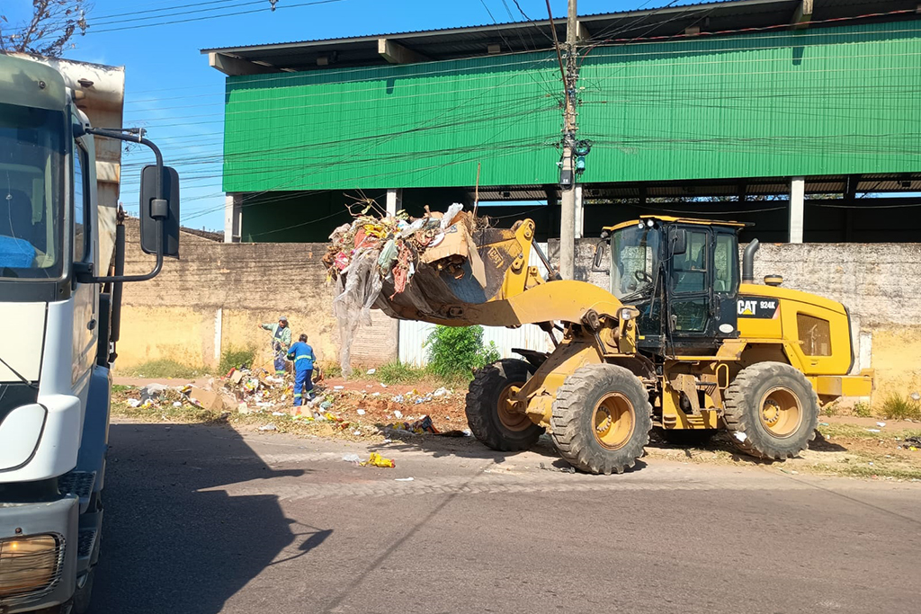 Prefeitura de Corumbá realiza limpeza em ponto crítico de descarte irregular