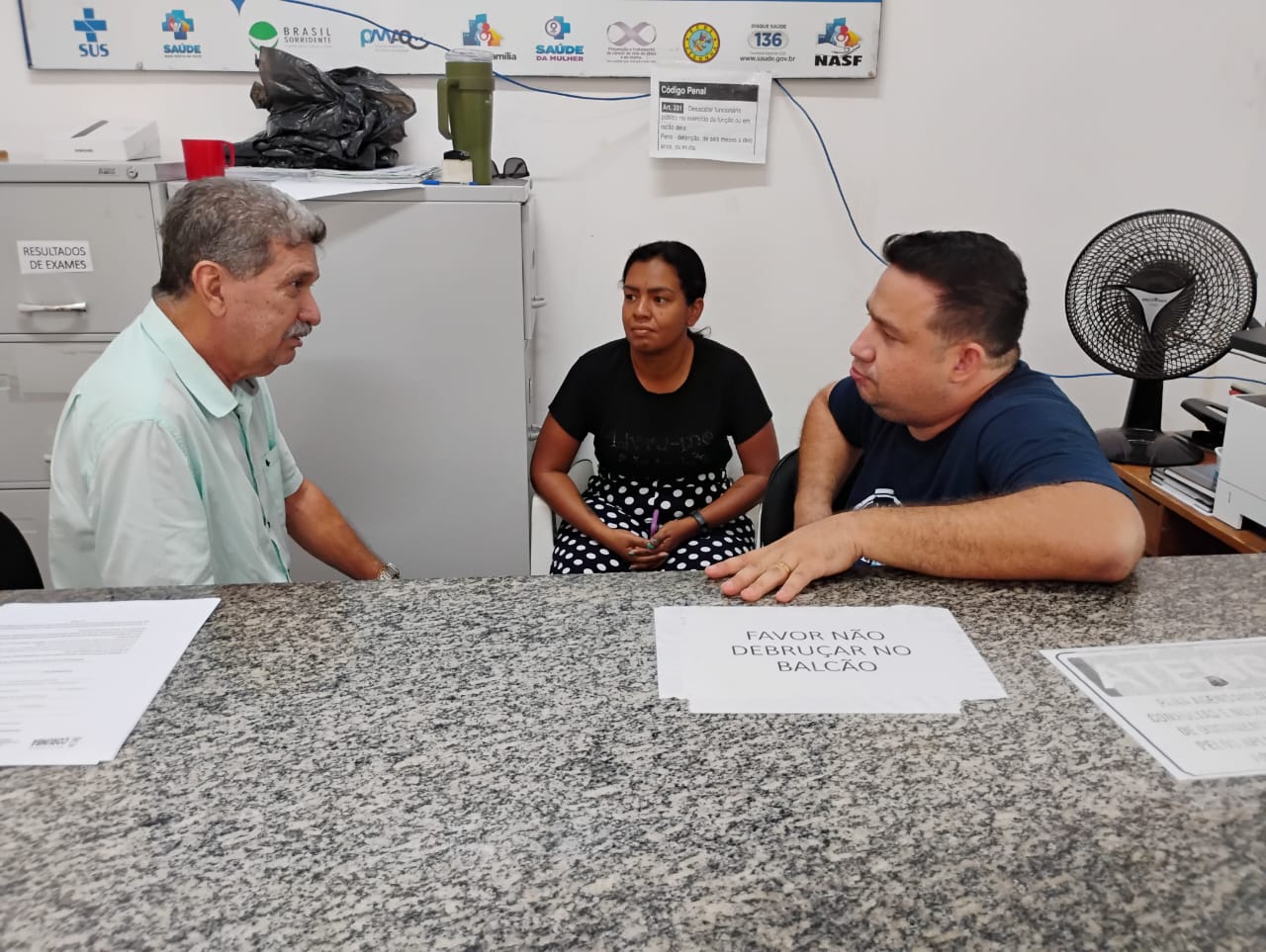 Em visita à Unidades de Saúde, secretário discute ações estratégicas para o setor