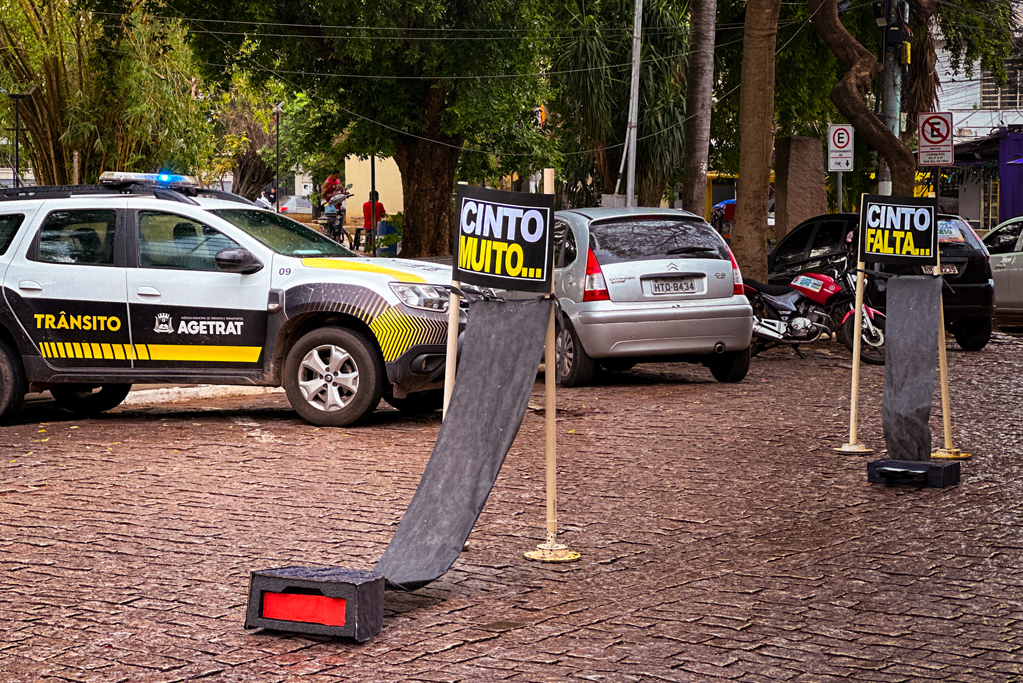 AGETRAT realiza ação educativa sobre uso do cinto de segurança