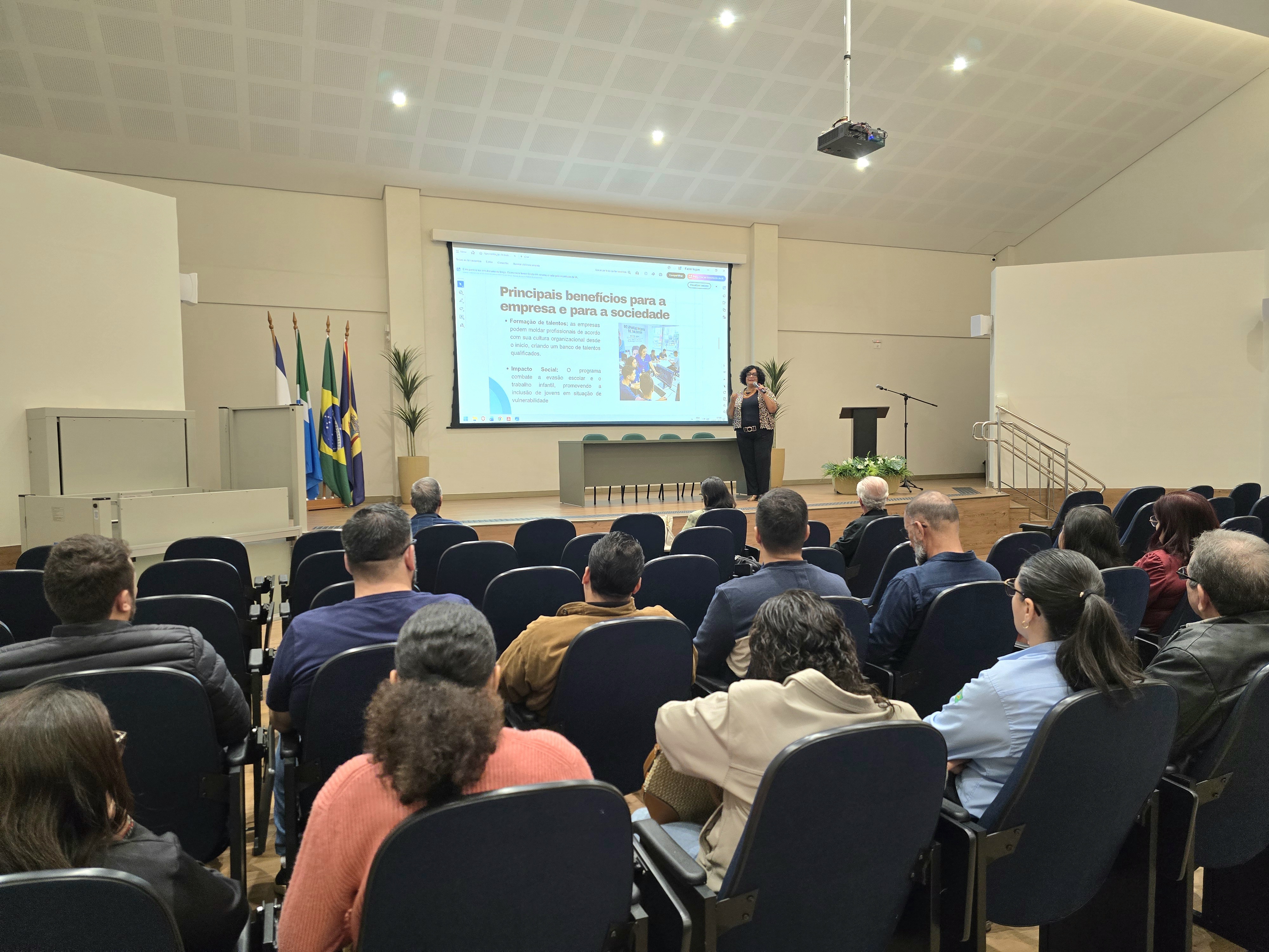 Aprendizagem profissional fortalece inclusão e oportunidades para jovens