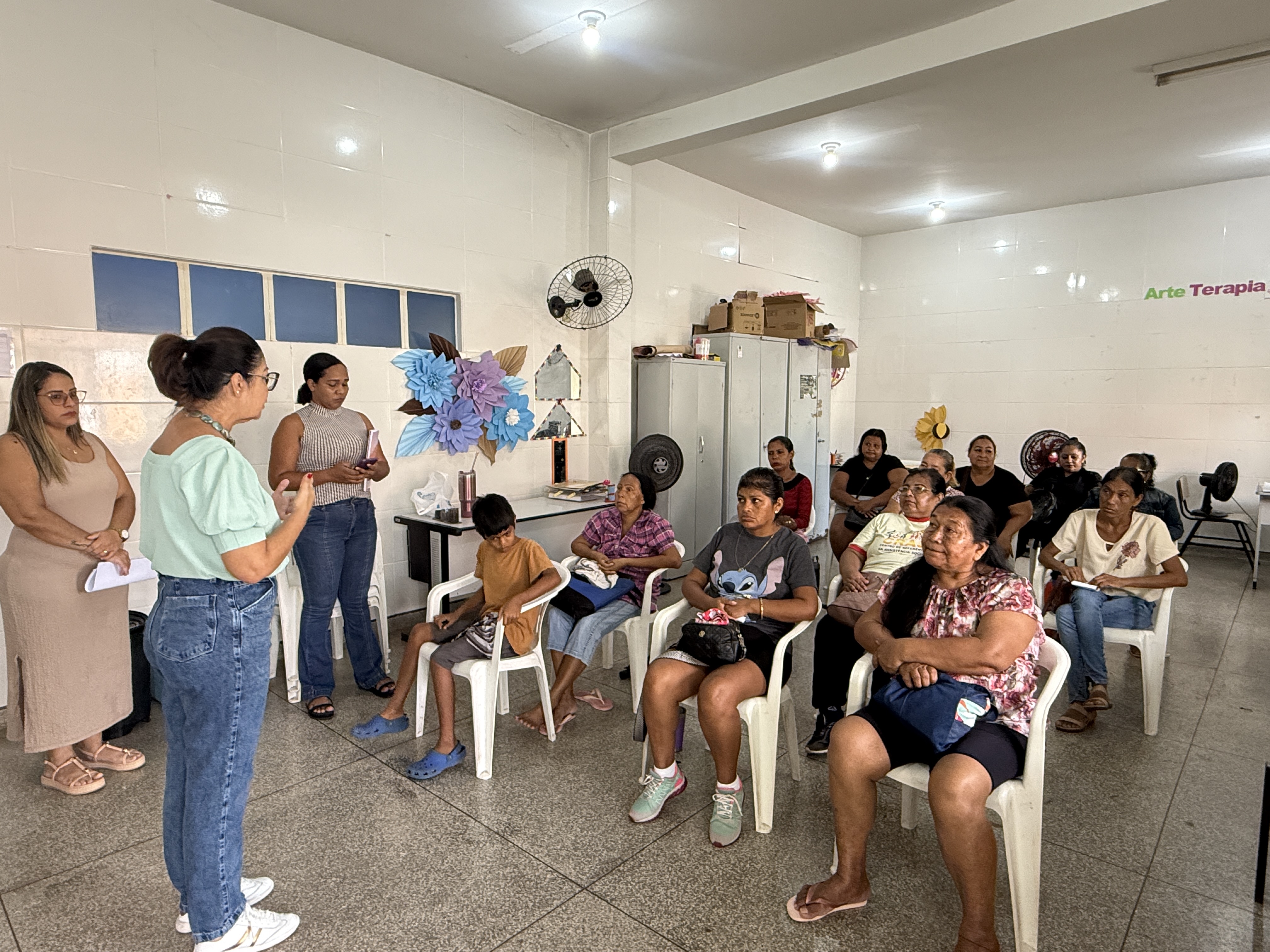 Grupo intergeracional do CRAS 1 recebe orientações sobre o Cadastro Único e acesso a políticas públicas