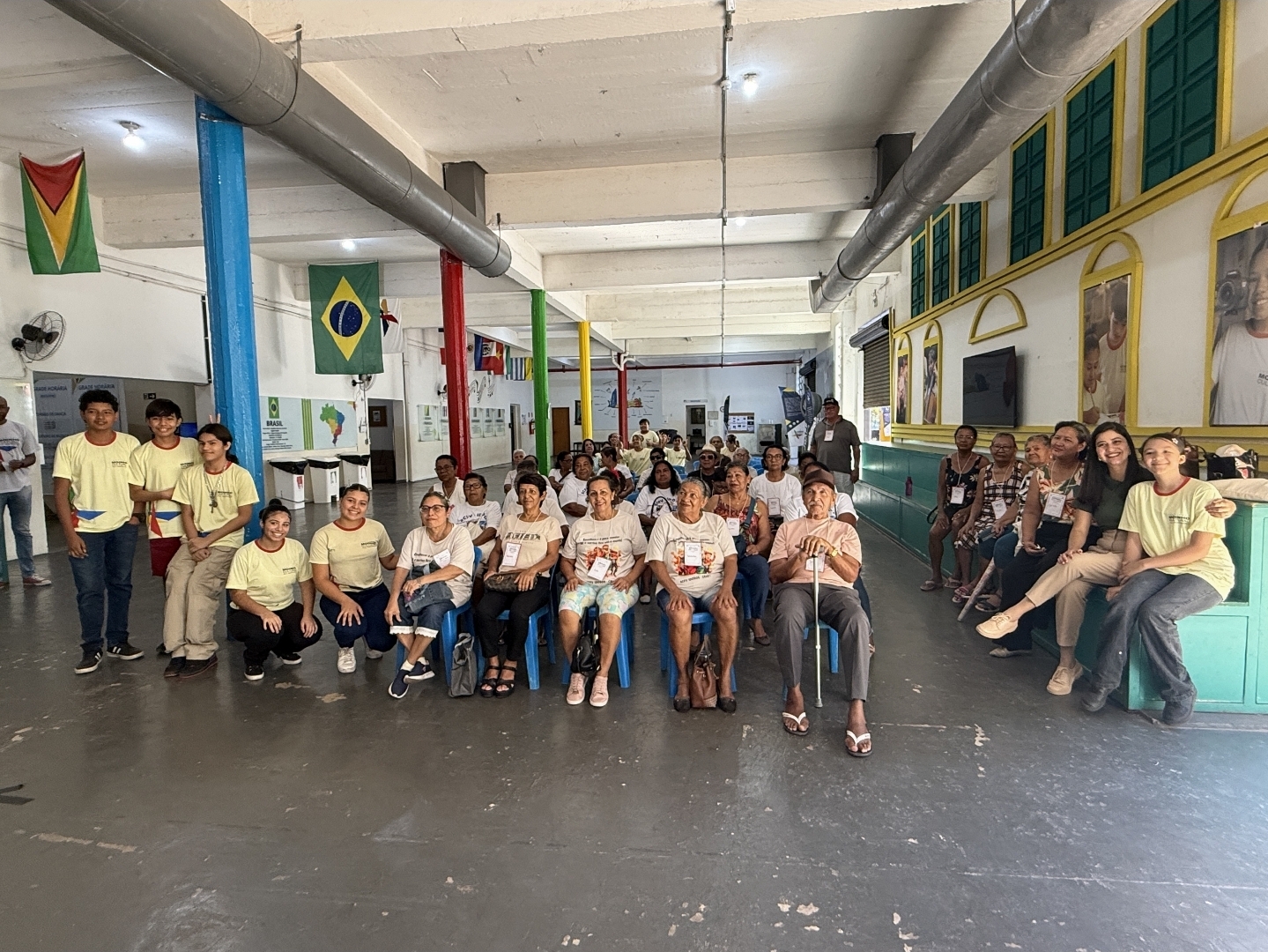 CRAS 1 leva idosos ao Moinho Cultural para vivência artística na semana do Dia das Mães