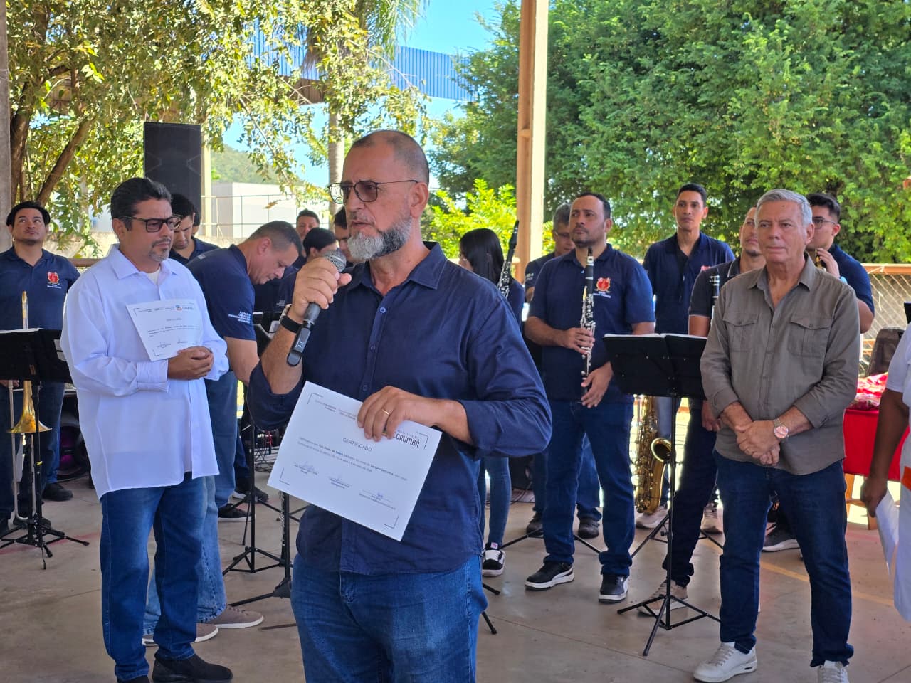 Curso de Garçom e Garçonete encerra formação com entrega de certificados no CCI