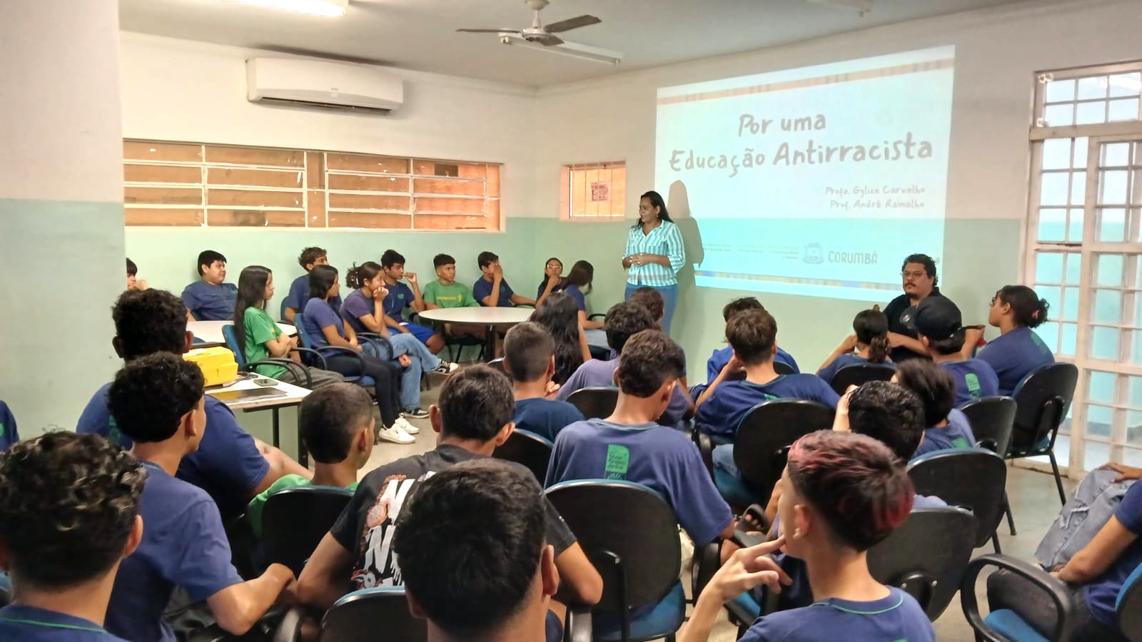 Escola Estadual Carlos de Castro Brasil recebe ação de Letramento Racial com estudantes do Ensino Fundamental