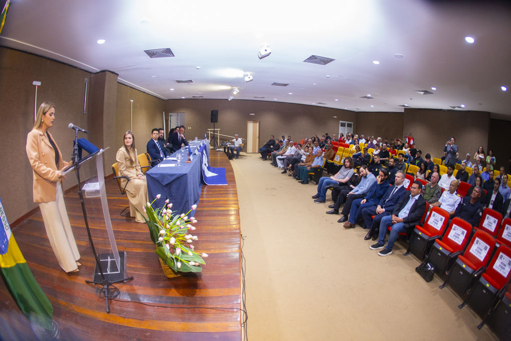 Prefeito participa de posse de delegadas da Receita Federal e destaca papel da instituição