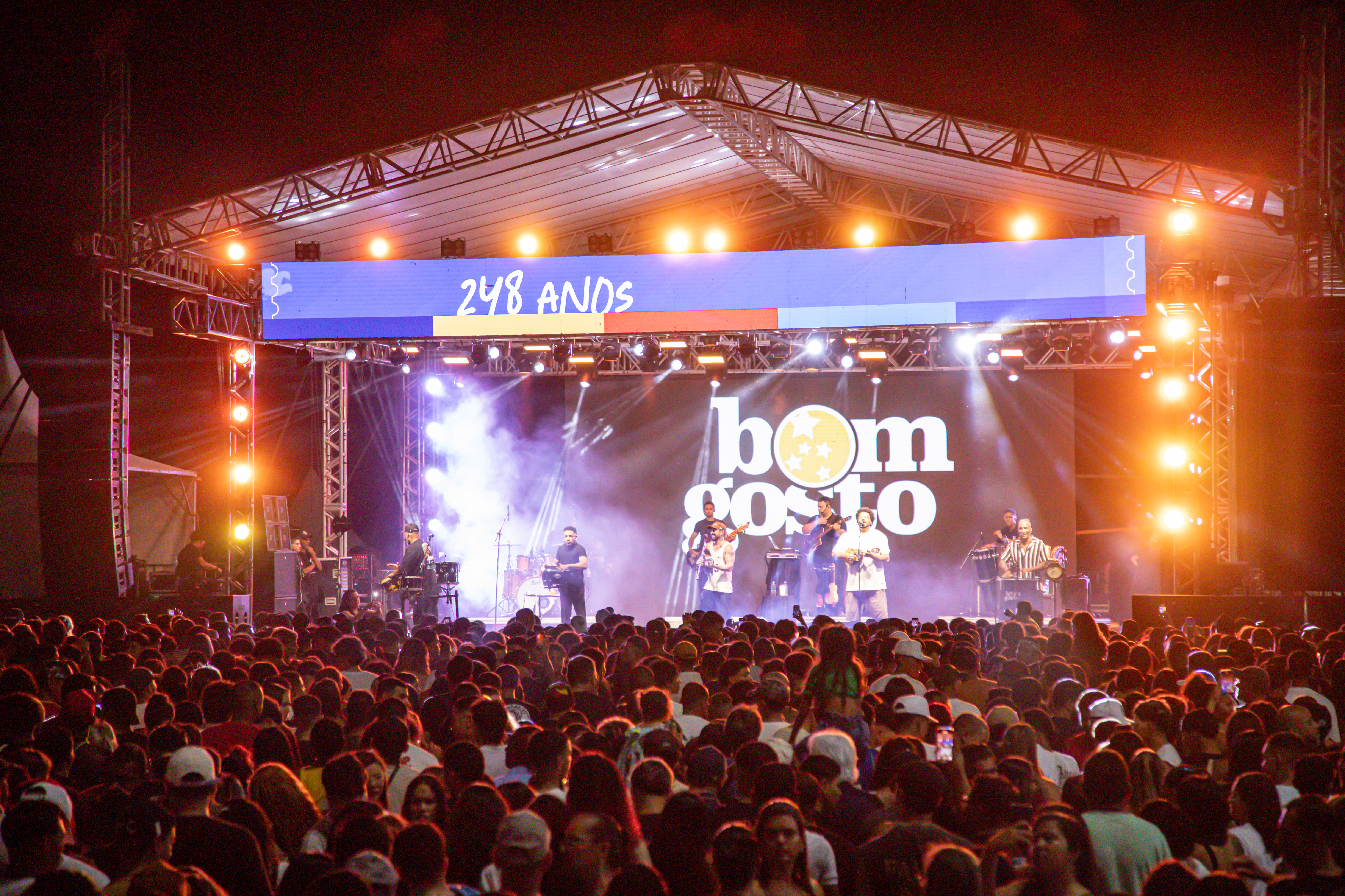 Bom Gosto reúne multidão em show de comemoração pelos 248 anos de Corumbá