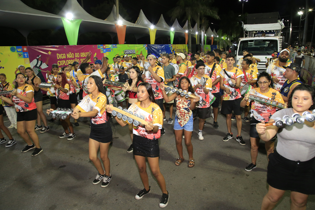 Última noite de ensaio técnico das escolas de samba eleva expectativa para os desfiles