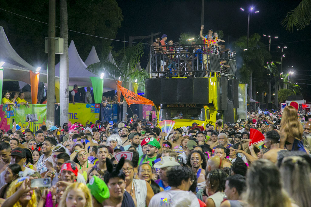 Bloco Cibalena arrasta multidão e reafirma tradição no Carnaval de Corumbá